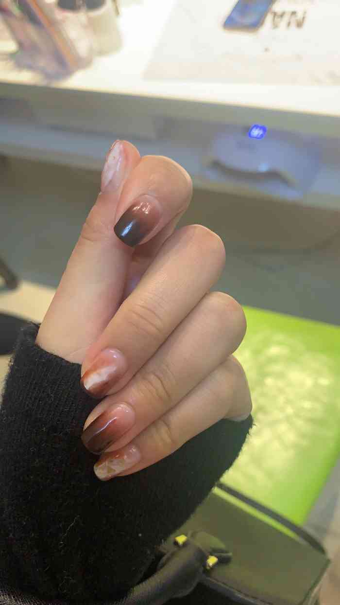 july nail salon(朝天门店)-"位置还是比较好找,走到楼下给店主打电话