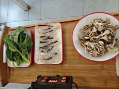 -毛辣果·贵州红酸汤牛肉火锅(西单店)