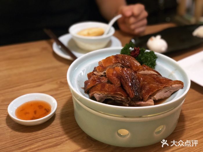 明炉吊烧鸭