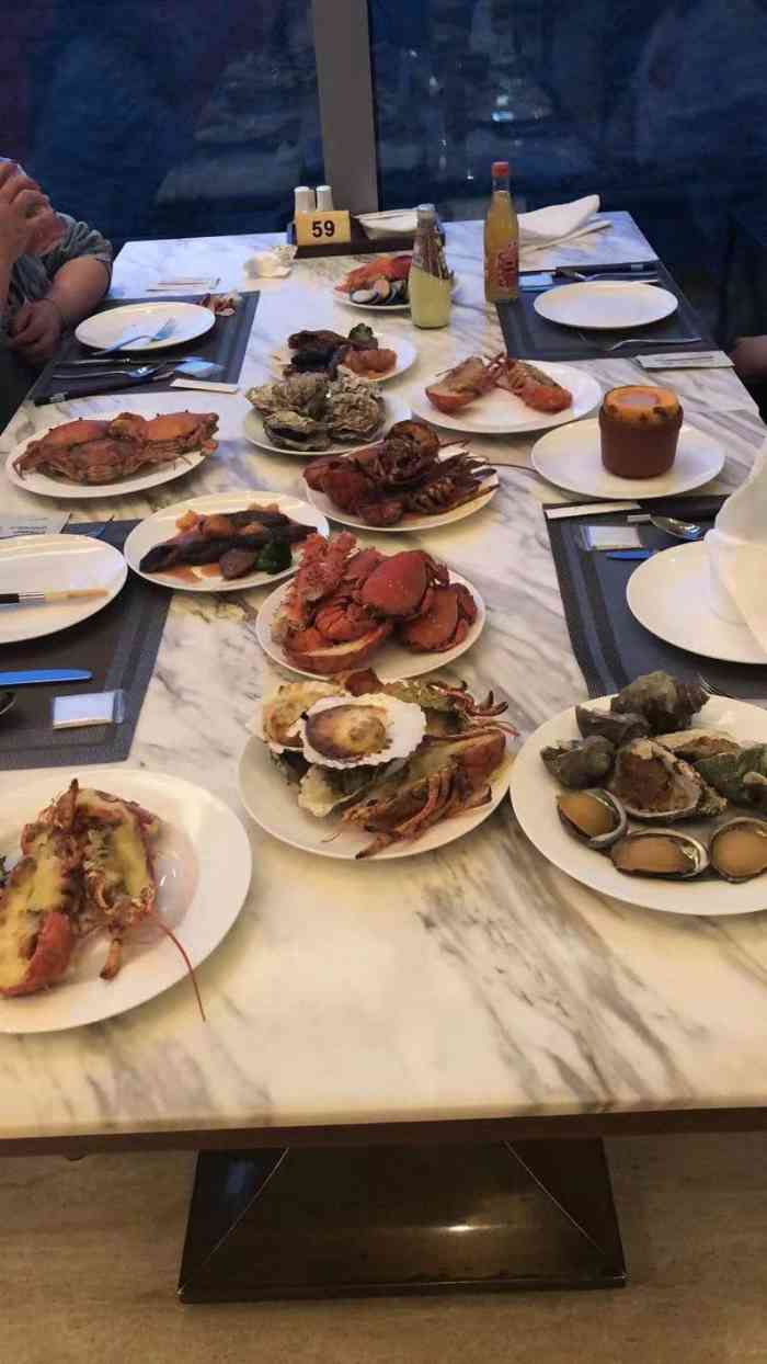 盘古七星酒店·聚福园自助餐厅-"除了龙虾就没什么可吃的了.