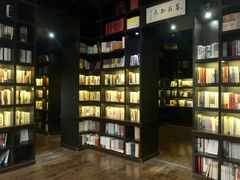 -钟书阁(松江泰晤士小镇店)