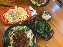 -丽虹云南过桥米线(兴工街店)