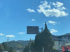-腾冲洞山温泉村
