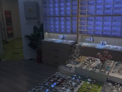 -天空之镜眼镜店蔡司依视路配镜授权零售店(望京颐堤港店)