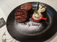 巧克力舒芙蕾松饼配香草冰激凌-西堤厚牛排(昆山店)