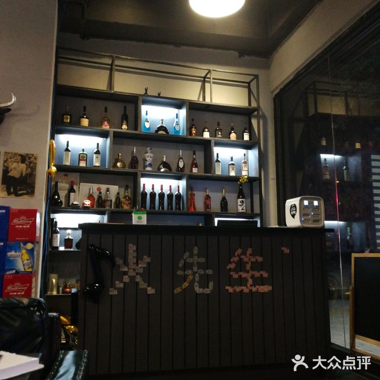 特别推荐牛肉小串，烤冷面和护心肉。服务：真心好