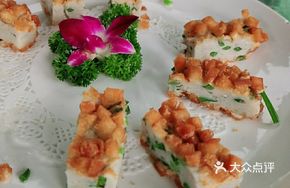 Crispy Carp Meat and Chives Flower Dumplings