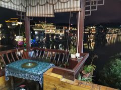 -临江餐馆二楼美食部落