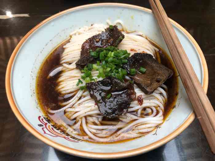 津粉世家-"以前都是点外卖酱汁牛肉粉,结果去店里想点.