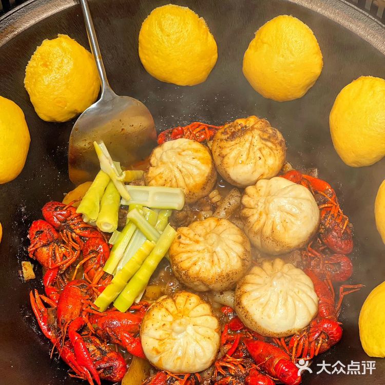 不用长途跋涉，吃到了东北味的铁锅炖