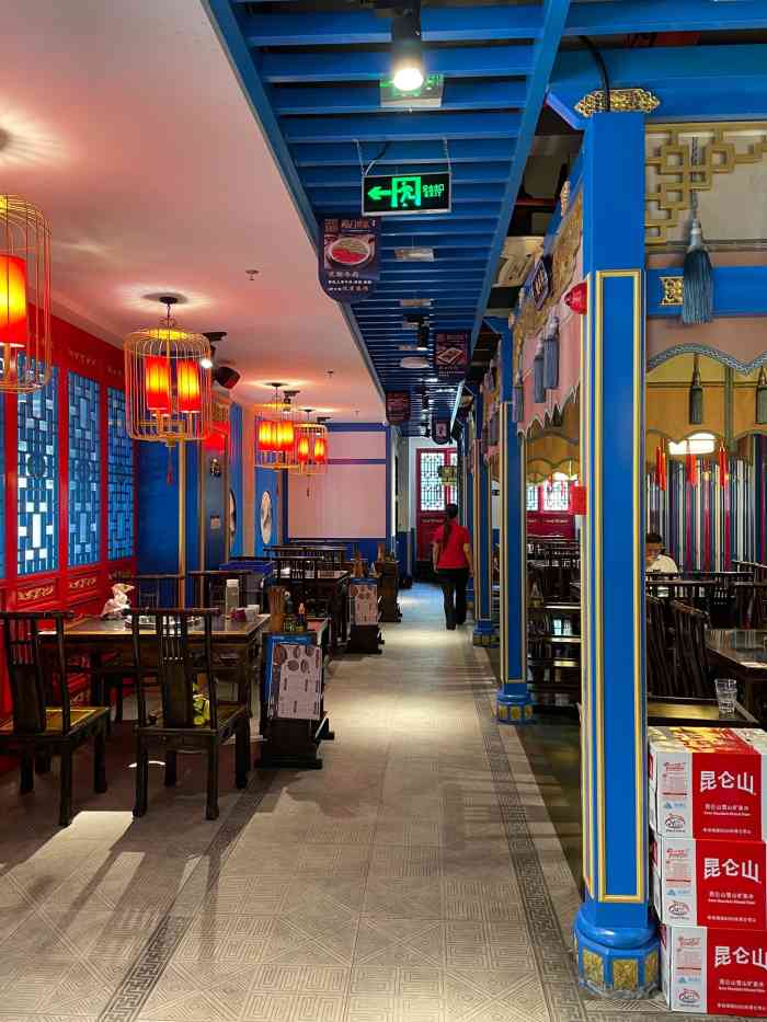 袍门世家老火锅(春熙路店)-"袍哥家 店门口人气很旺呀! 是腰花吧.