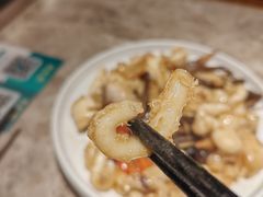鸡枞菇炒鱼杂-淘米捞·米汤脆鲩鱼火锅(福田皇岗店)