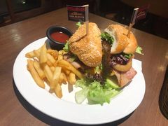 火烤鲜蔬牛肉培根堡-拉亚汉堡经典餐厅(商城路店)