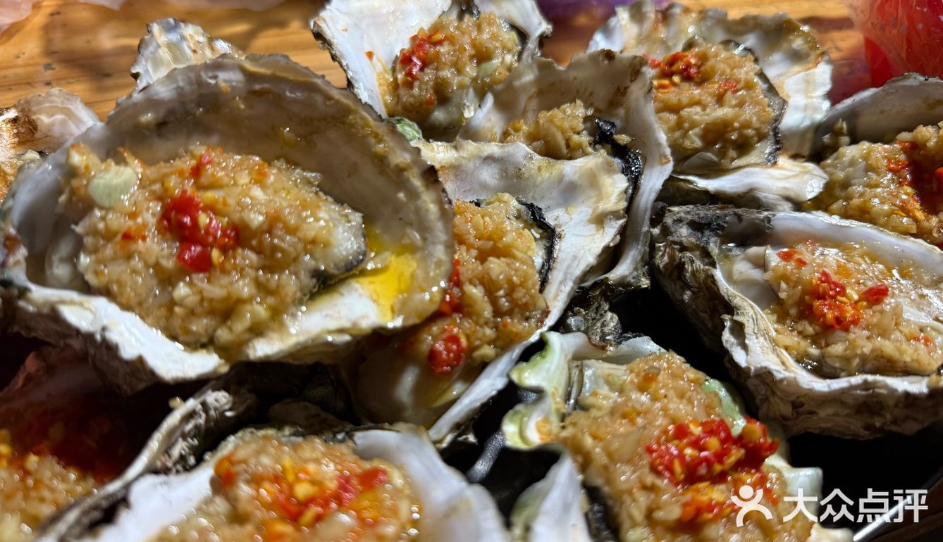 烤生蚝的诱惑味道 逛夜市