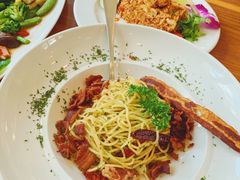 -Chom Cafe and Restaurant