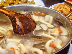 杂菌鸡汤-咸亨酒店•非遗绍兴菜•中华老字号(堂吃餐厅)