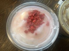 草莓酸奶星冰乐-星巴克臻选(成都宽窄巷子店)