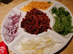 京酱肉丝-漫卷香烤鸭春饼