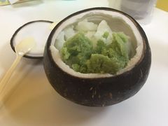 -志龙皇冠吃货椰子铺