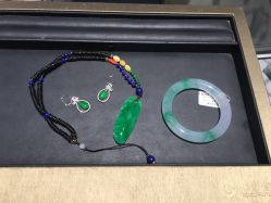 -北京七彩云南翡翠珠宝旗舰店(月坛店)