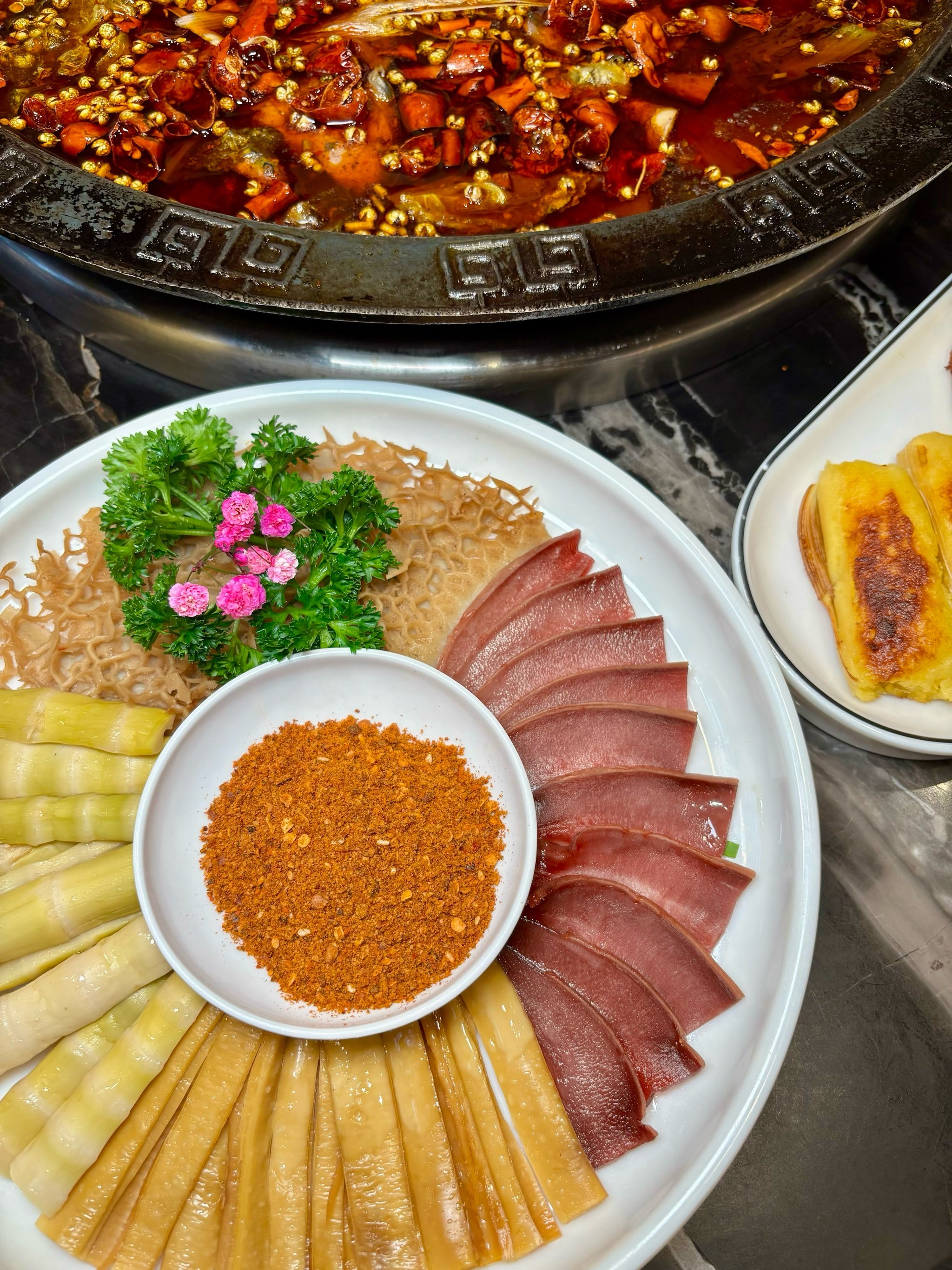 三圣乡邂逅梦幻花与鱼