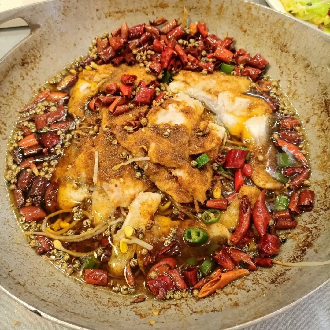 散步厦门曾厝垵海滩：文艺渔村的沙滩海鲜与音乐的盛宴