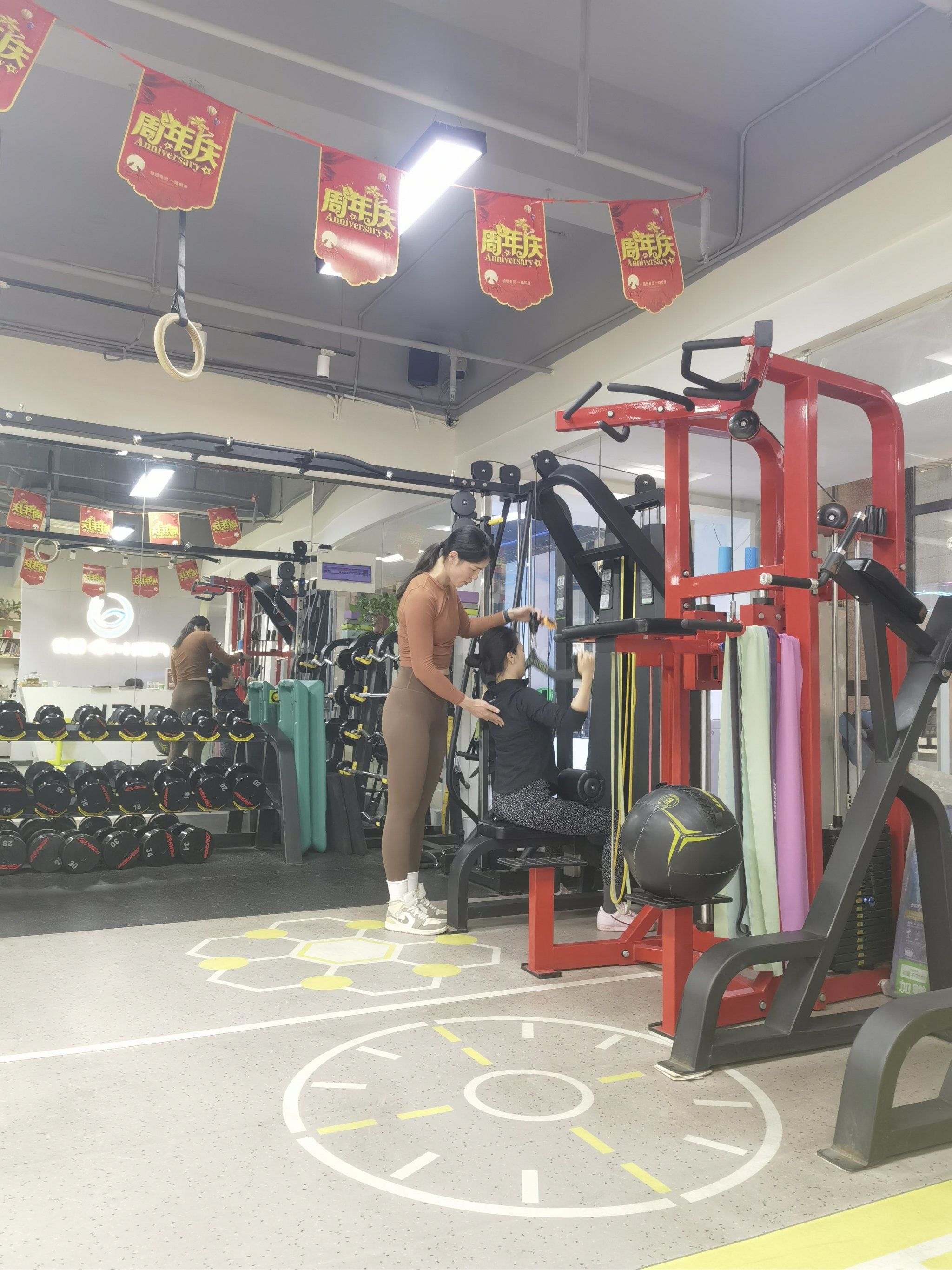 1912附近教练很nice的一家店