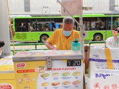 -詹爷爷乌节路街头冰淇淋