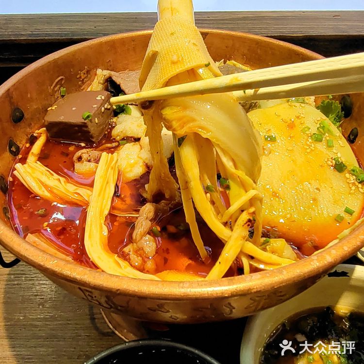 一个人的火锅，魔都冒菜扛把子 ｜ 成都你六姐·牛肉冒菜