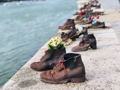 -多瑙河畔鞋履雕塑