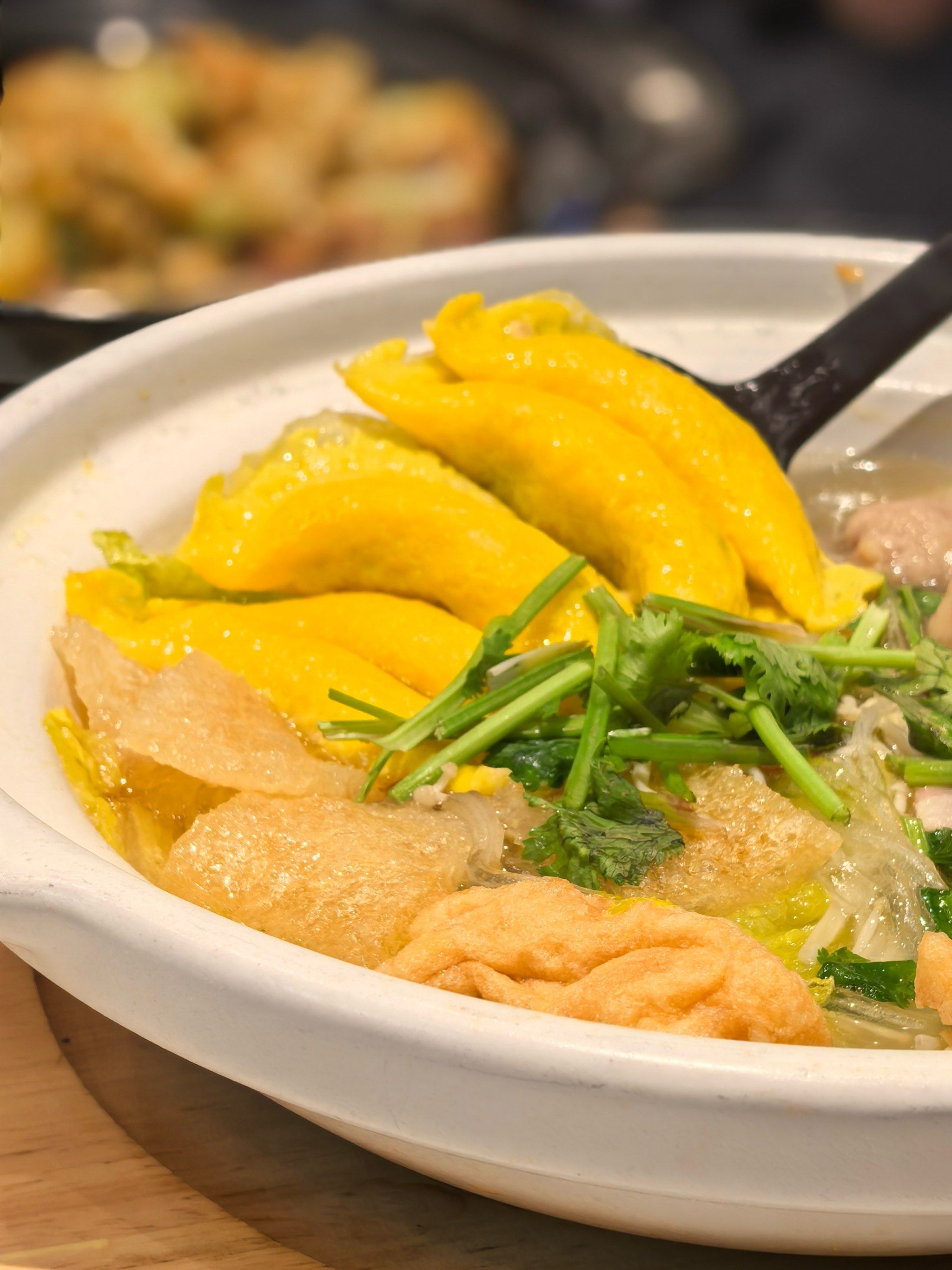 噢

全家福三鲜煲
清爽鲜美的[调皮]三鲜汤,清香蛋饺,鹌鹑蛋