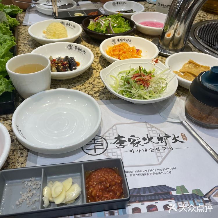 答应我去黄岛一定试试这家烤肉！光小菜我就能吃的超满足！