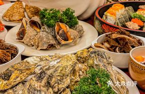 Garlic Roasted Large Oysters with Milk Fan