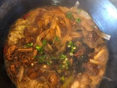 -粘豆包柴火铁锅炖