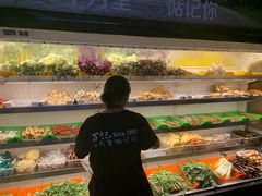 自助取餐区-万记麻辣烫国展总店