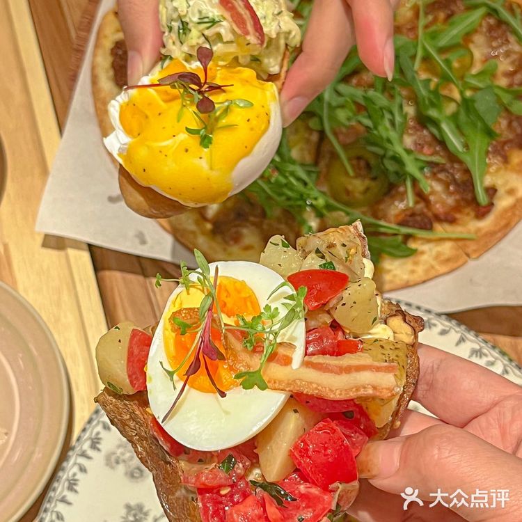 鲜花🌹咖啡☕️小蛋糕🍰K11超惬意西餐