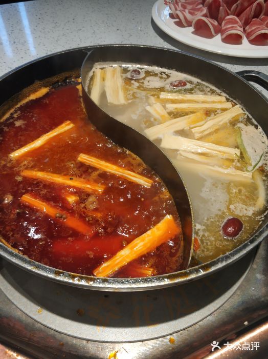 花庭里成都火锅(新地中心店)老妈蹄花鸳鸯锅图片
