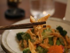 烟熏辣鸡肉沙拉-Lumos一間甜食