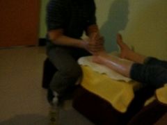 按脚-金手指推拿足浴