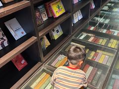 -钟书阁(松江泰晤士小镇店)