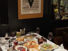 -Mogul Eatery·大亨餐酒馆