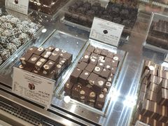 零售区-VENCHI 闻绮(北京国贸商城店)