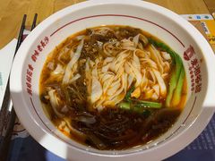 经典酸辣肉沫米粉-呷佬·长沙手工米粉(金沙江路店)