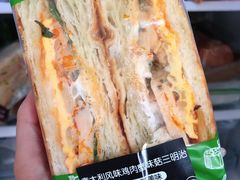 鸡肉蟹味菇三明治-中粮丰通（北京)食品有限公司