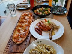 蒜香小龙虾披萨-LENBACH兰巴赫西餐啤酒坊(大连东港店)