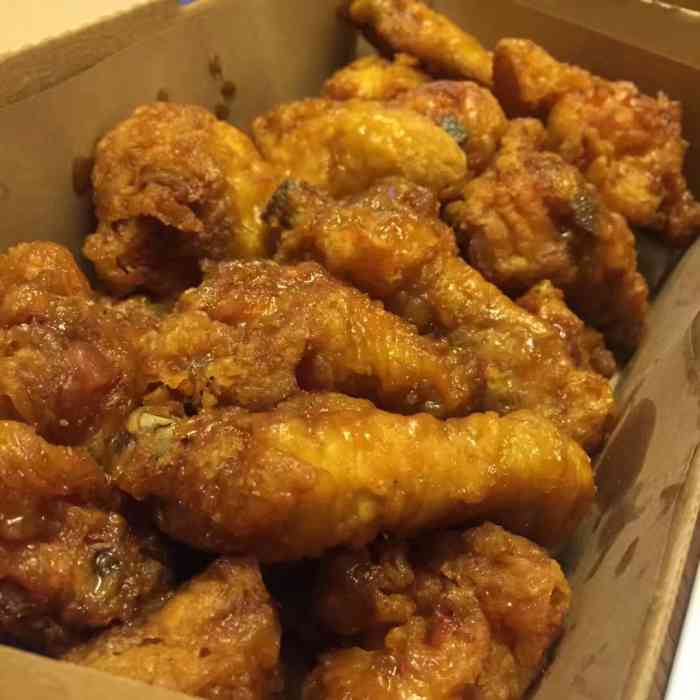 校村炸鸡(健入店)-"店面不大,感觉外卖订餐会比较多!我们五个.