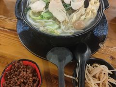 -丽虹云南过桥米线(兴工街店)