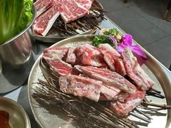 -围炉肉舍•炭烤活鳗•丹东海鲜烤肉(步行街店)