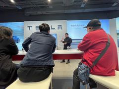 -TESLA 特斯拉(上海太古汇体验店)