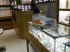 -杰伦眼镜·依视路·星趣控